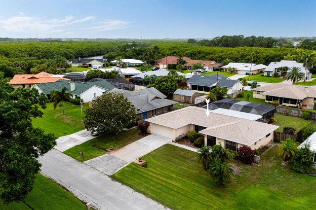 858 SE Roulette Lane, Port St Lucie, FL 34983