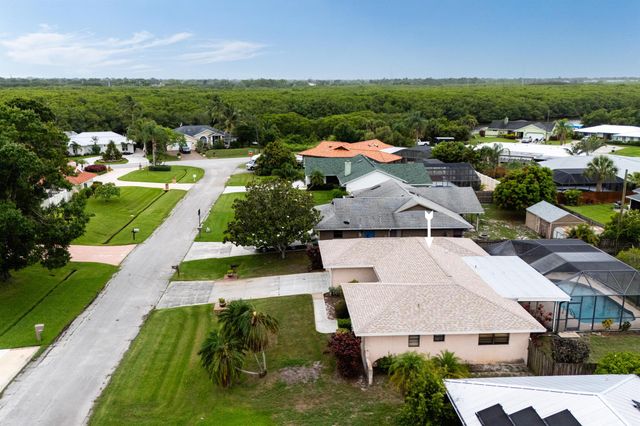 858 SE Roulette Lane, Port St Lucie, FL 34983