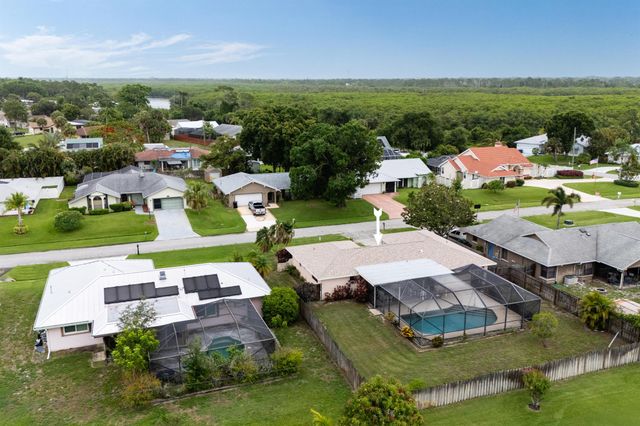 858 SE Roulette Lane, Port St Lucie, FL 34983