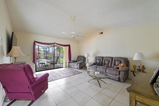 858 SE Roulette Lane, Port St Lucie, FL 34983