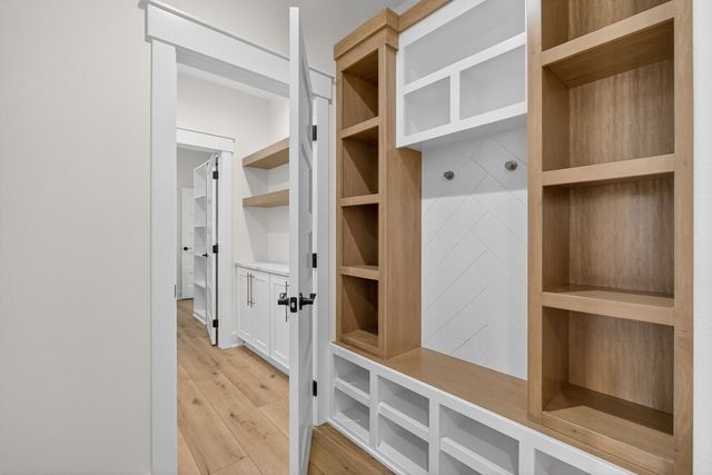 1415 NW Bull Run Court, Waukee, IA 50263