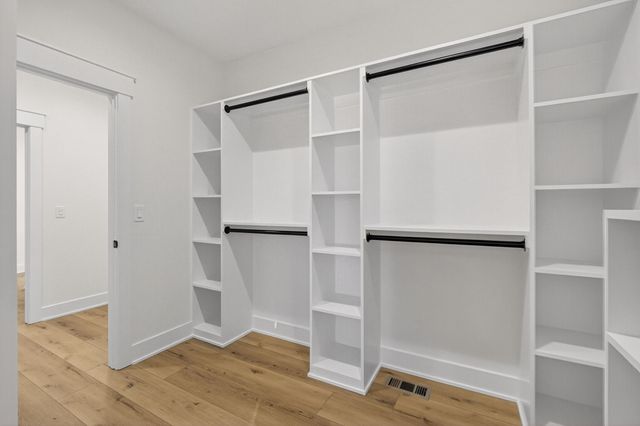 1415 NW Bull Run Court, Waukee, IA 50263