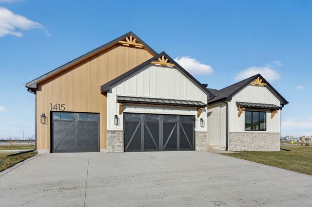1415 NW Bull Run Court, Waukee, IA 50263