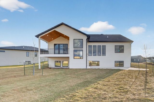 1415 NW Bull Run Court, Waukee, IA 50263