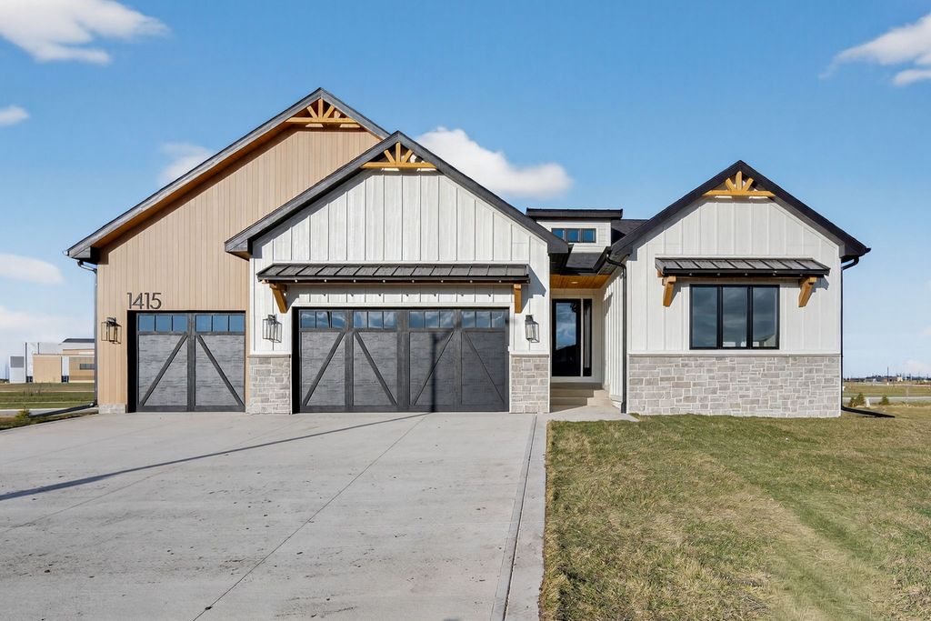 1415 NW Bull Run Court, Waukee, IA 50263