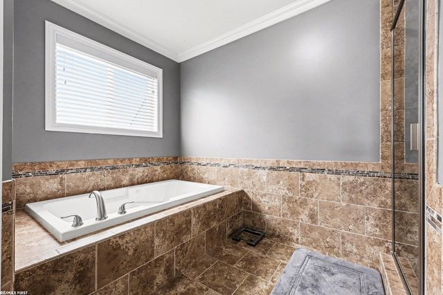 18011 Humber Bridge Drive, Macomb, MI 48042