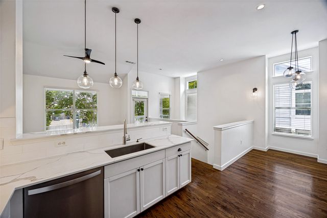 1852 Summit Avenue, Dallas, TX 75206