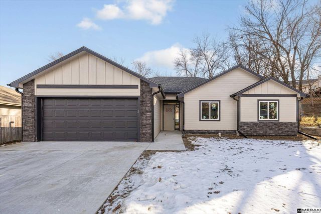 2711 Lynnwood Drive, Bellevue, NE 68123