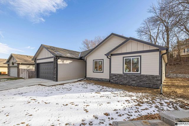 2711 Lynnwood Drive, Bellevue, NE 68123