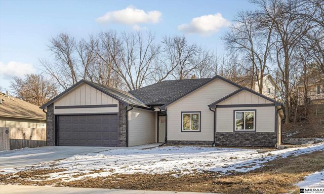 2711 Lynnwood Drive, Bellevue, NE 68123
