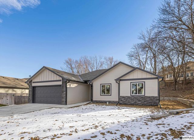 2711 Lynnwood Drive, Bellevue, NE 68123