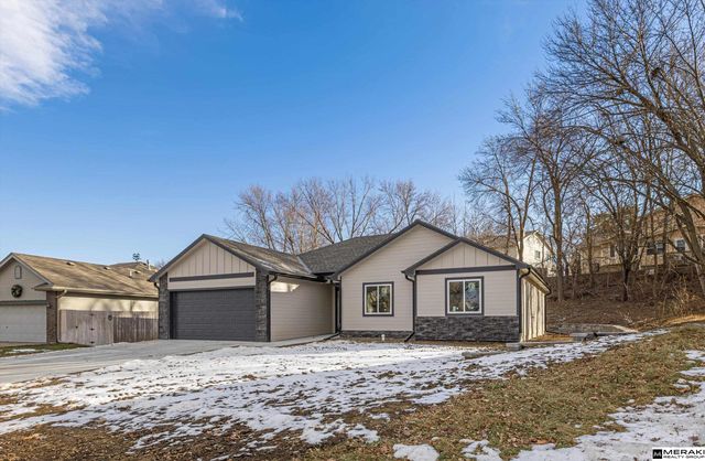 2711 Lynnwood Drive, Bellevue, NE 68123