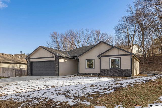 2711 Lynnwood Drive, Bellevue, NE 68123