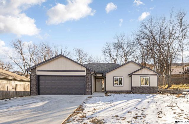 2711 Lynnwood Drive, Bellevue, NE 68123