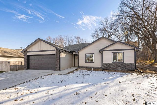 2711 Lynnwood Drive, Bellevue, NE 68123