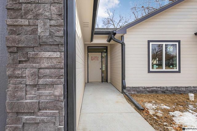 2711 Lynnwood Drive, Bellevue, NE 68123