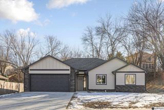 2711 Lynnwood Drive, Bellevue, NE 68123