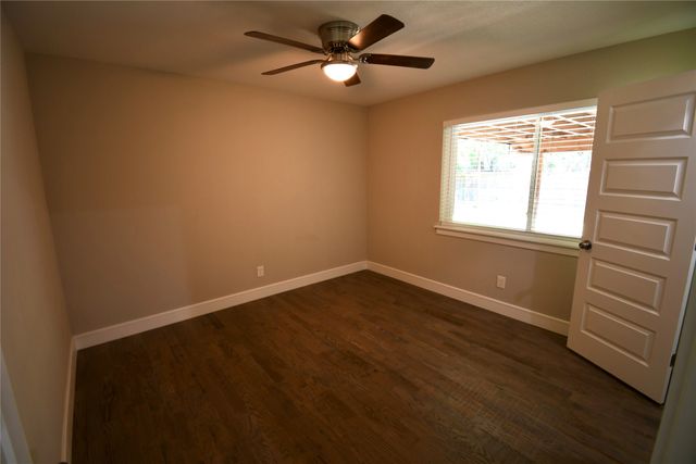 1015 Mitchell Road, Irving, TX 75060