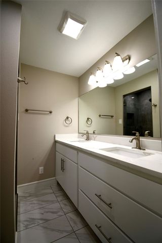1015 Mitchell Road, Irving, TX 75060