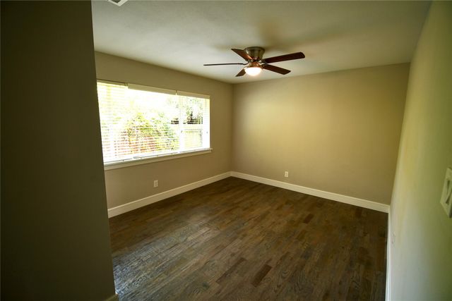 1015 Mitchell Road, Irving, TX 75060