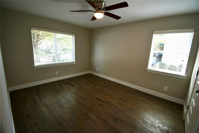 1015 Mitchell Road, Irving, TX 75060