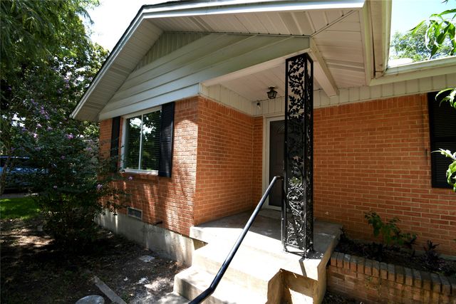 1015 Mitchell Road, Irving, TX 75060