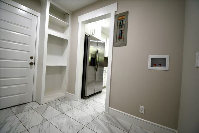 1015 Mitchell Road, Irving, TX 75060