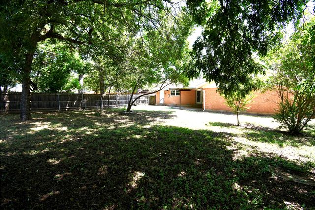 1015 Mitchell Road, Irving, TX 75060