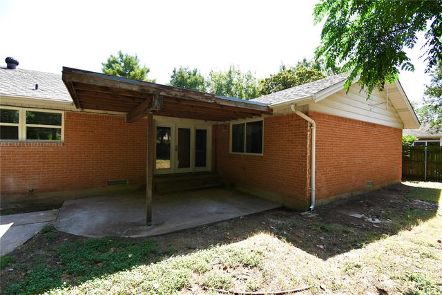 1015 Mitchell Road, Irving, TX 75060