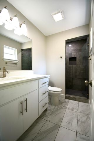 1015 Mitchell Road, Irving, TX 75060