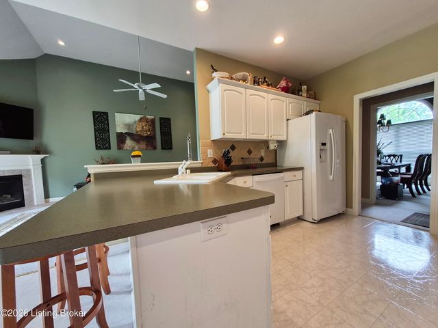 4313 Pleasant Glen Dr, Louisville, KY 40299