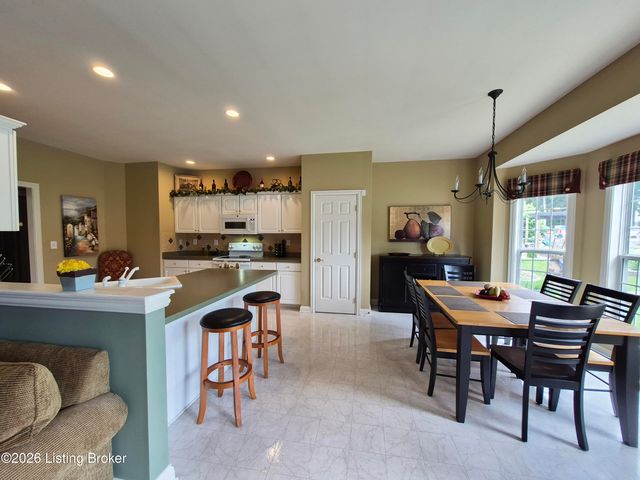 4313 Pleasant Glen Dr, Louisville, KY 40299