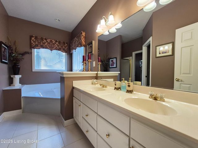 4313 Pleasant Glen Dr, Louisville, KY 40299