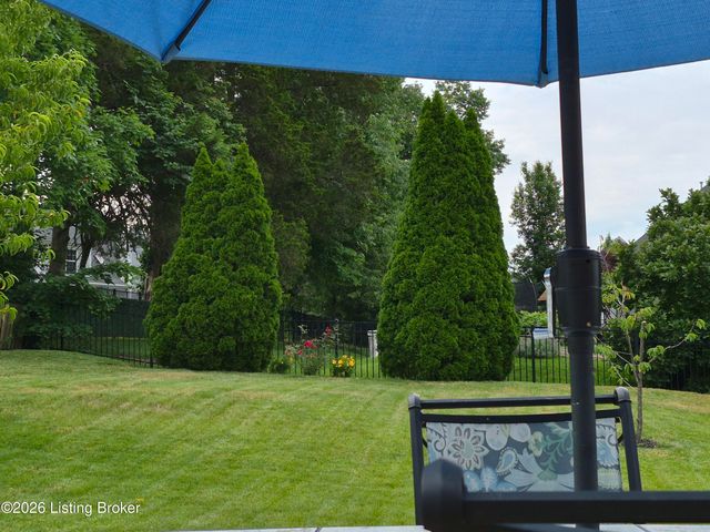 4313 Pleasant Glen Dr, Louisville, KY 40299
