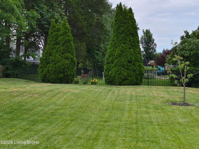 4313 Pleasant Glen Dr, Louisville, KY 40299