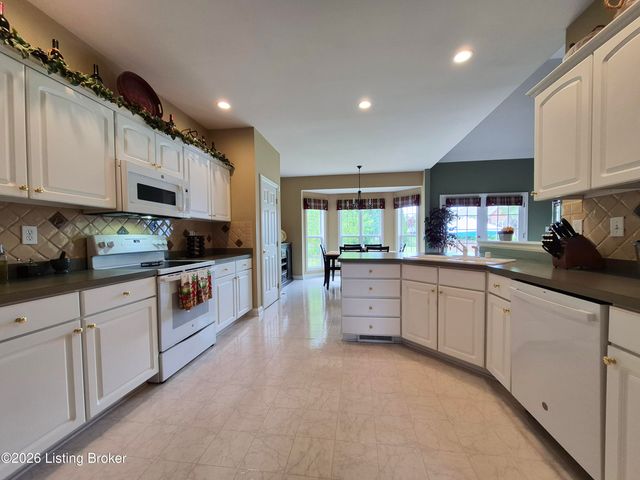 4313 Pleasant Glen Dr, Louisville, KY 40299