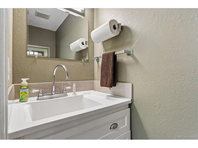 166 Hummingbird Ln, Golden, CO 80403