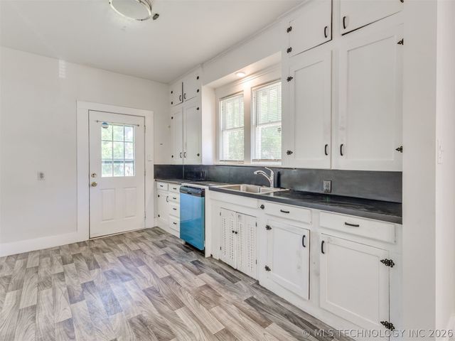 112 N Xanthus Avenue, Tulsa, OK 74110