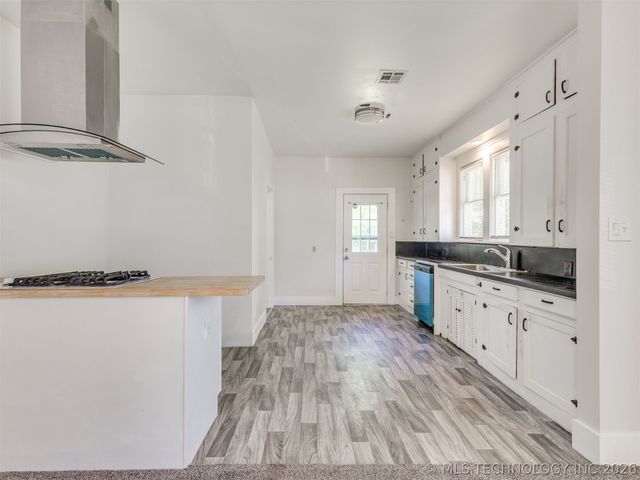 112 N Xanthus Avenue, Tulsa, OK 74110