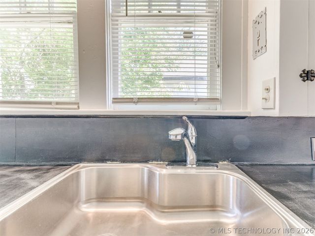 112 N Xanthus Avenue, Tulsa, OK 74110