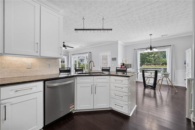 2990 Meadow Gate Way, Loganville, GA 30052
