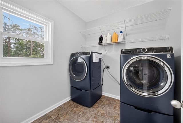 2990 Meadow Gate Way, Loganville, GA 30052