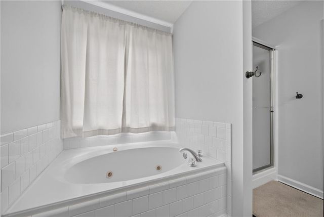 2990 Meadow Gate Way, Loganville, GA 30052