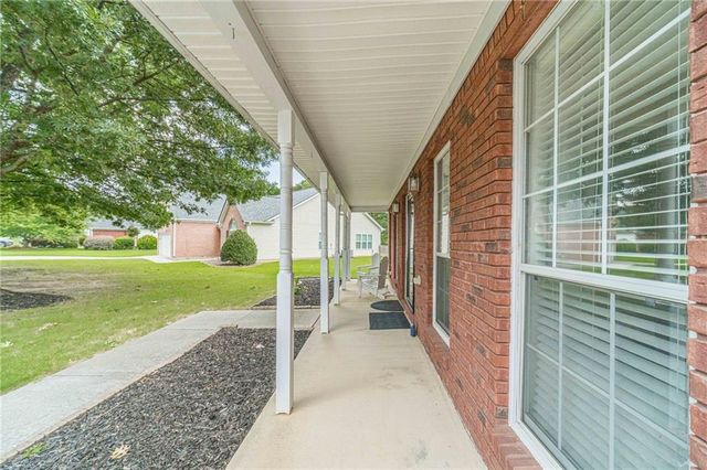 2990 Meadow Gate Way, Loganville, GA 30052