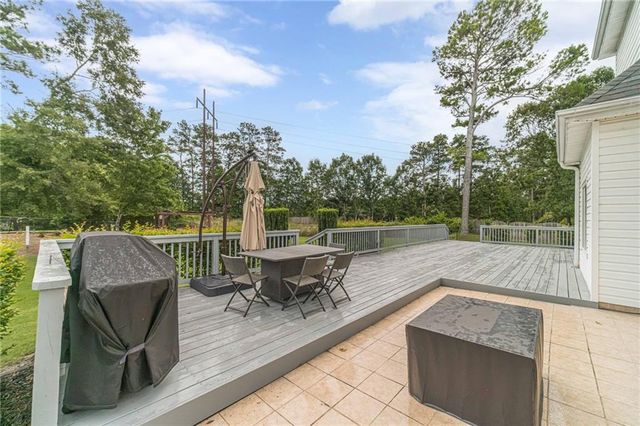 2990 Meadow Gate Way, Loganville, GA 30052