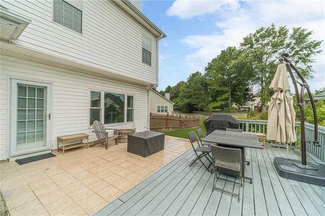 2990 Meadow Gate Way, Loganville, GA 30052