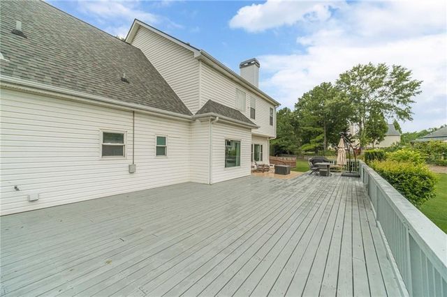 2990 Meadow Gate Way, Loganville, GA 30052