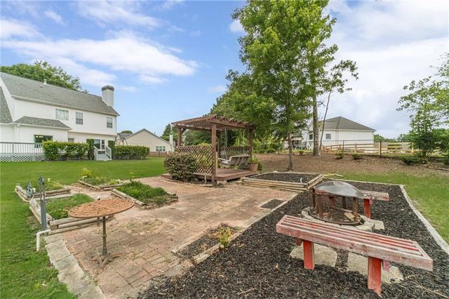 2990 Meadow Gate Way, Loganville, GA 30052