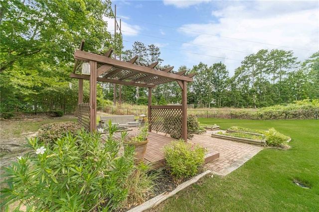 2990 Meadow Gate Way, Loganville, GA 30052