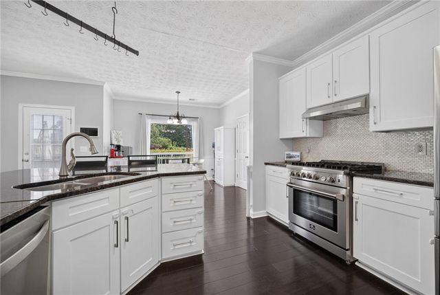 2990 Meadow Gate Way, Loganville, GA 30052